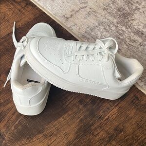 No Boundaries White Low-Top Sneakers